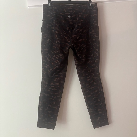 Athleta Salutation Stash Pocket II 7/8 Camo Leggings Large - Picture 6 of 10